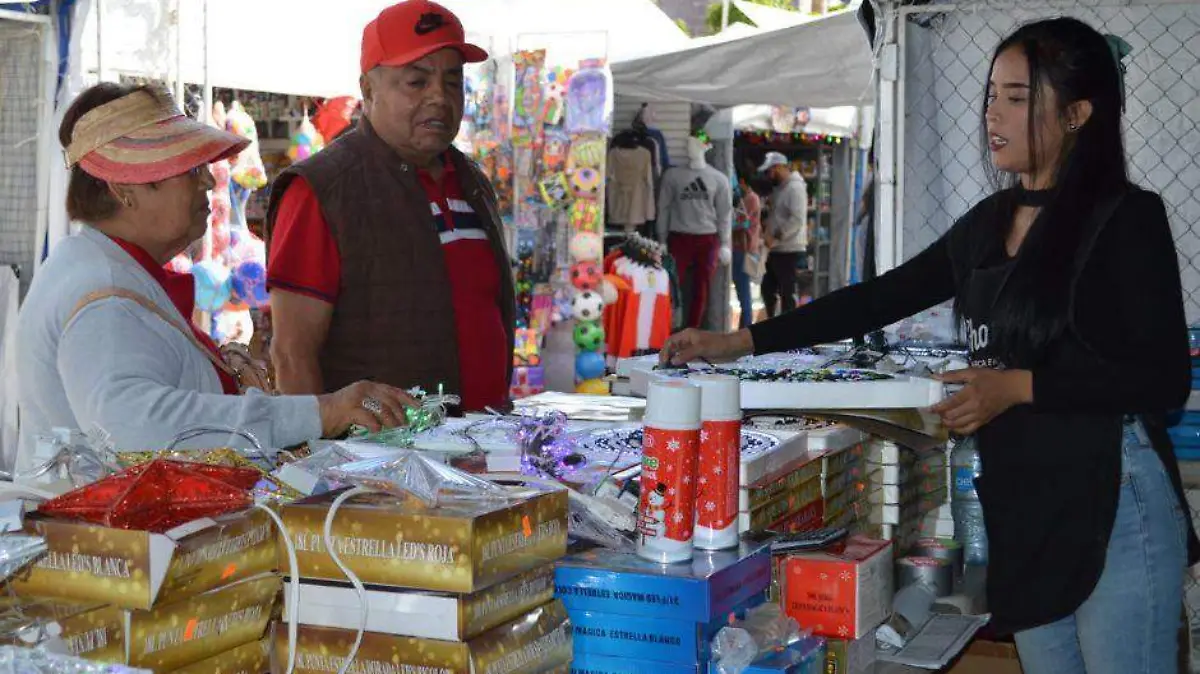 gastan en adornos navidad en la paz 2